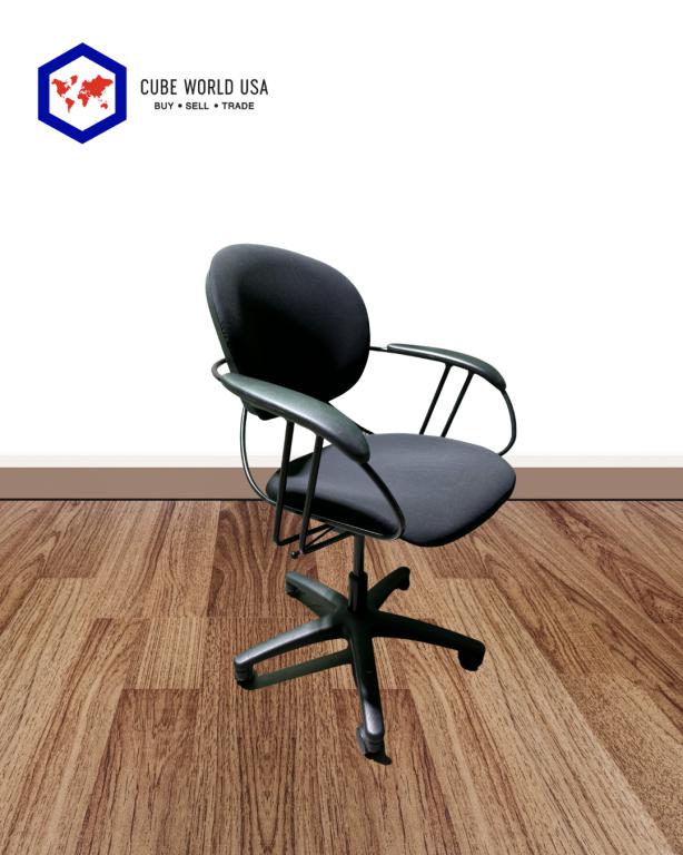 Ergonomic office chair with adjustable height and armrests for optimal comfort.