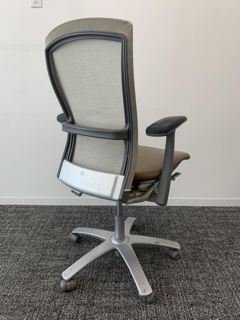Knoll Life Mesh Back Leather Seating