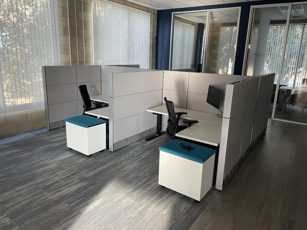 6x5x54T Herman Miller Ethospace in Silver