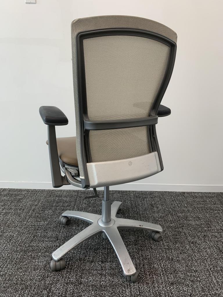 Knoll Life Mesh Back Leather Seating
