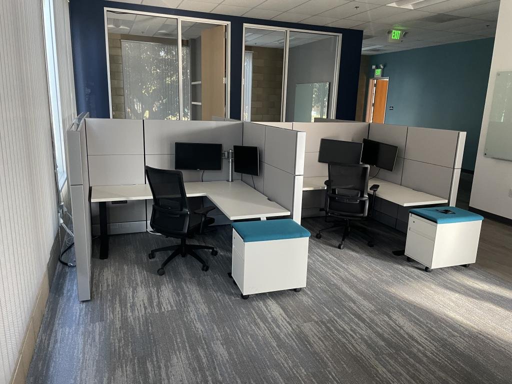 6x5x54T Herman Miller Ethospace in Silver
