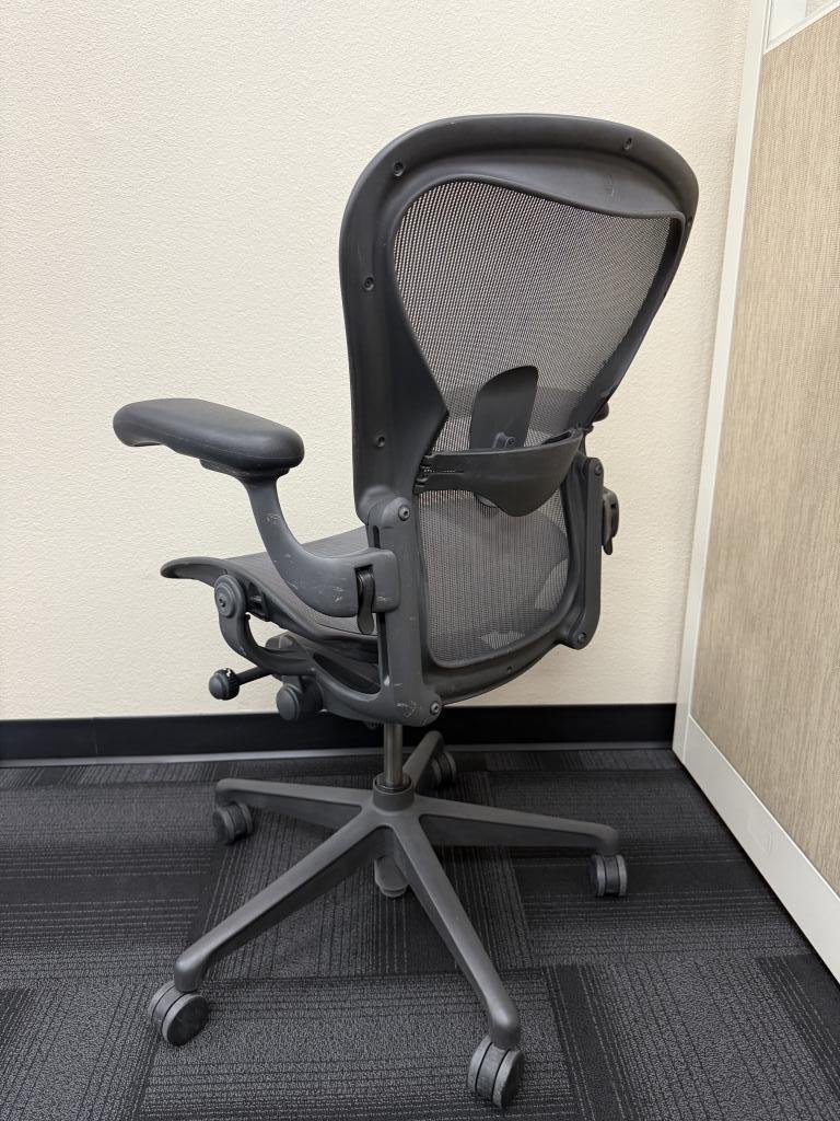 Herman Miller Aeron B Graphite Interwoven