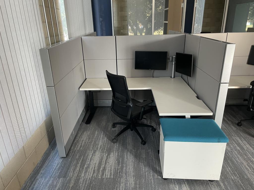 6x5x54T Herman Miller Ethospace in Silver