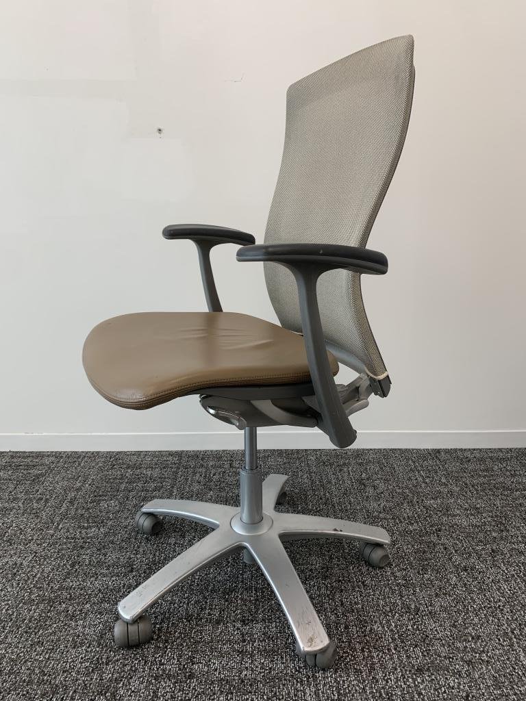 Knoll Life Mesh Back Leather Seating
