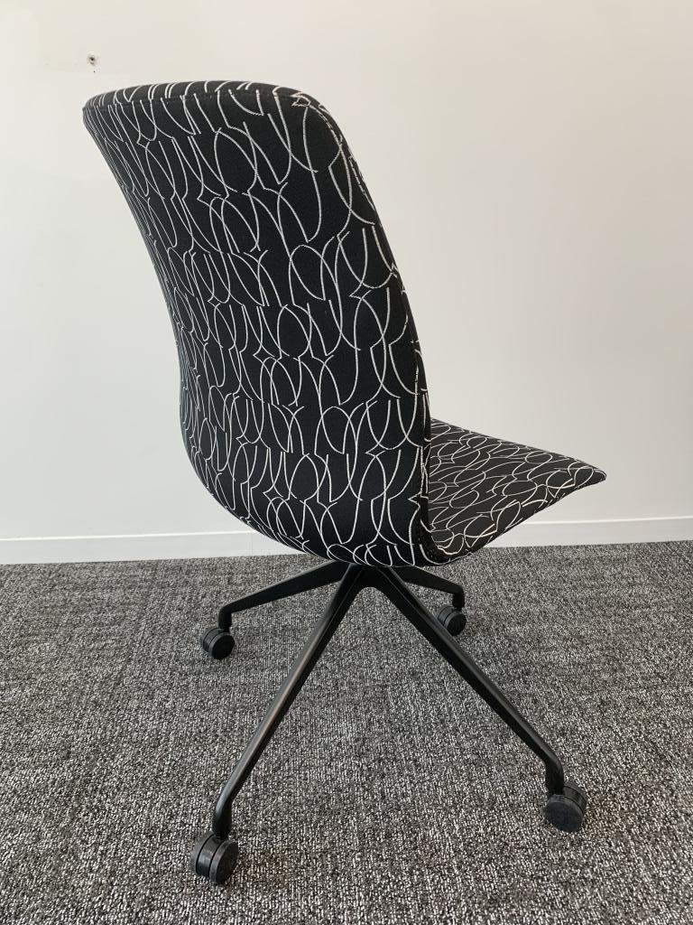 Knoll 4 Leg Bucket Chair Black and White