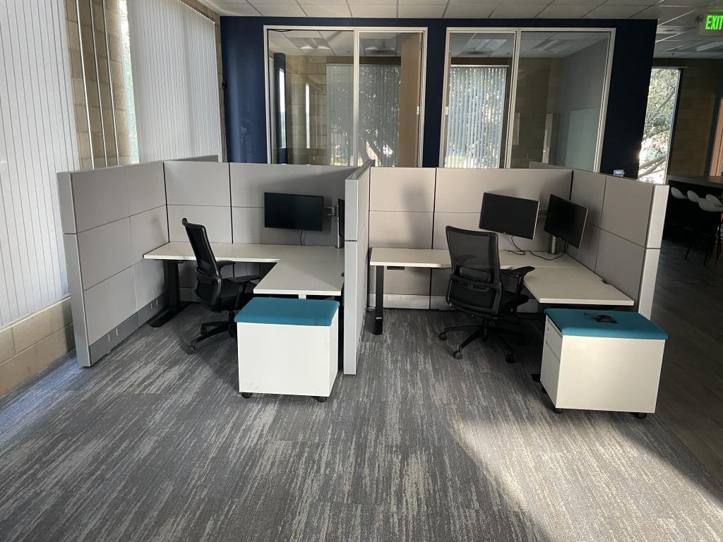 6x5x54T Herman Miller Ethospace in Silver