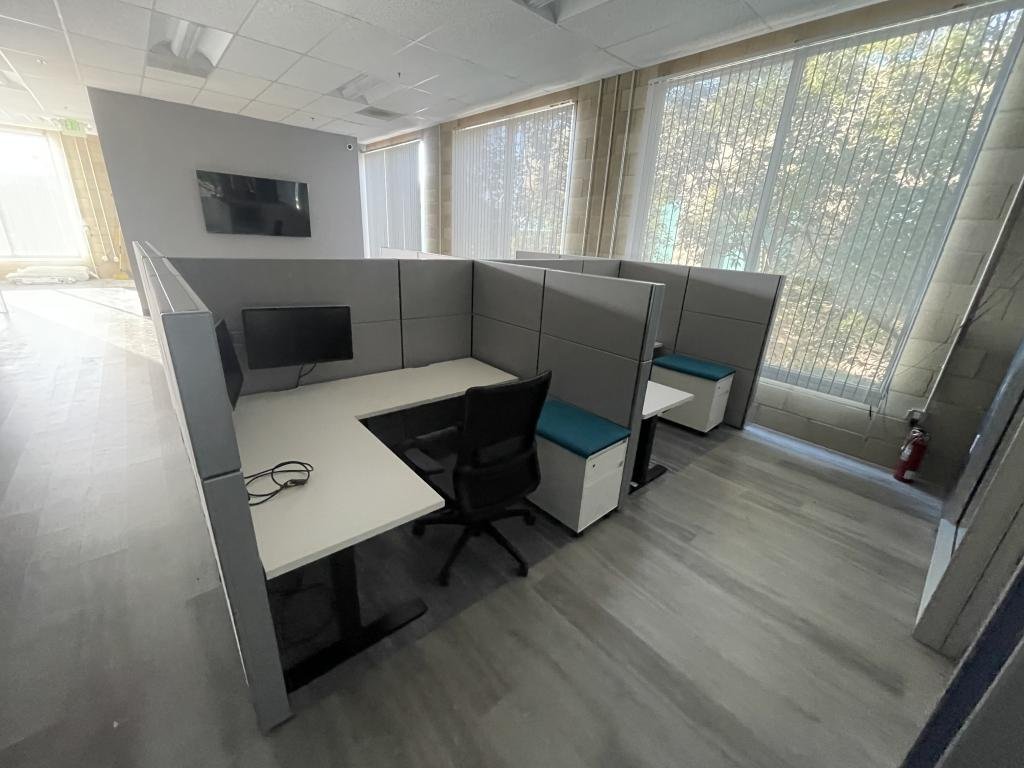6x5x54T Herman Miller Ethospace in Silver
