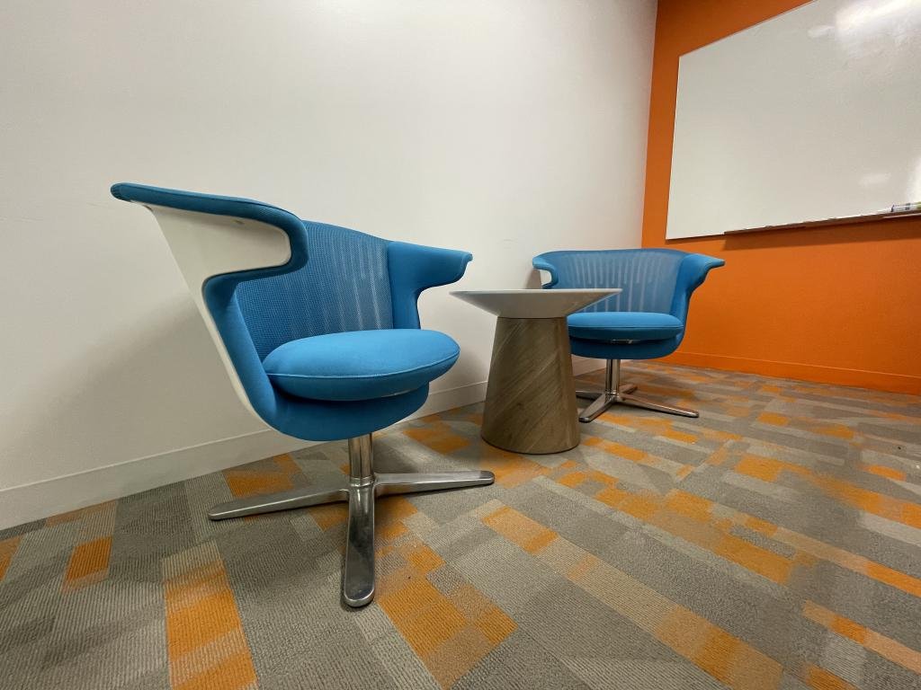 Steelcase i2i Blue Jay Swivel Office Lounge
