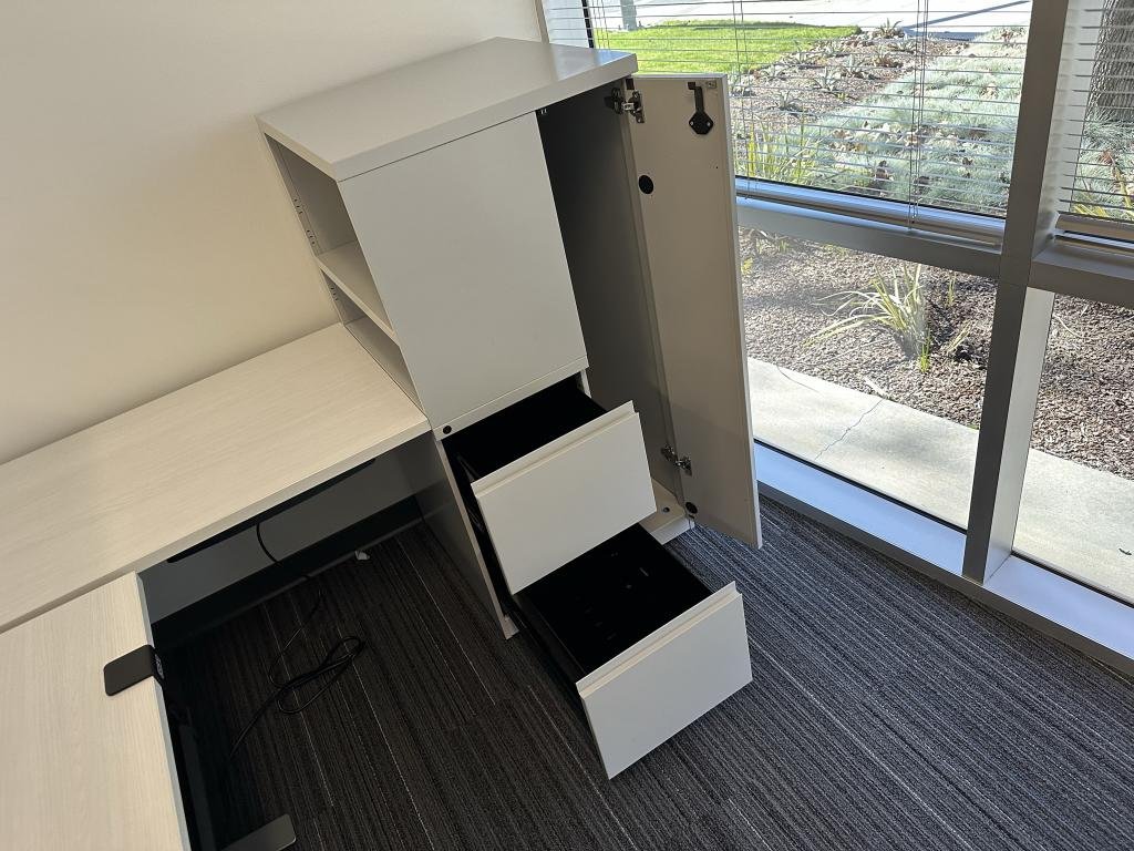 Knoll 6'x6' L Shape Height Adjustable Desk