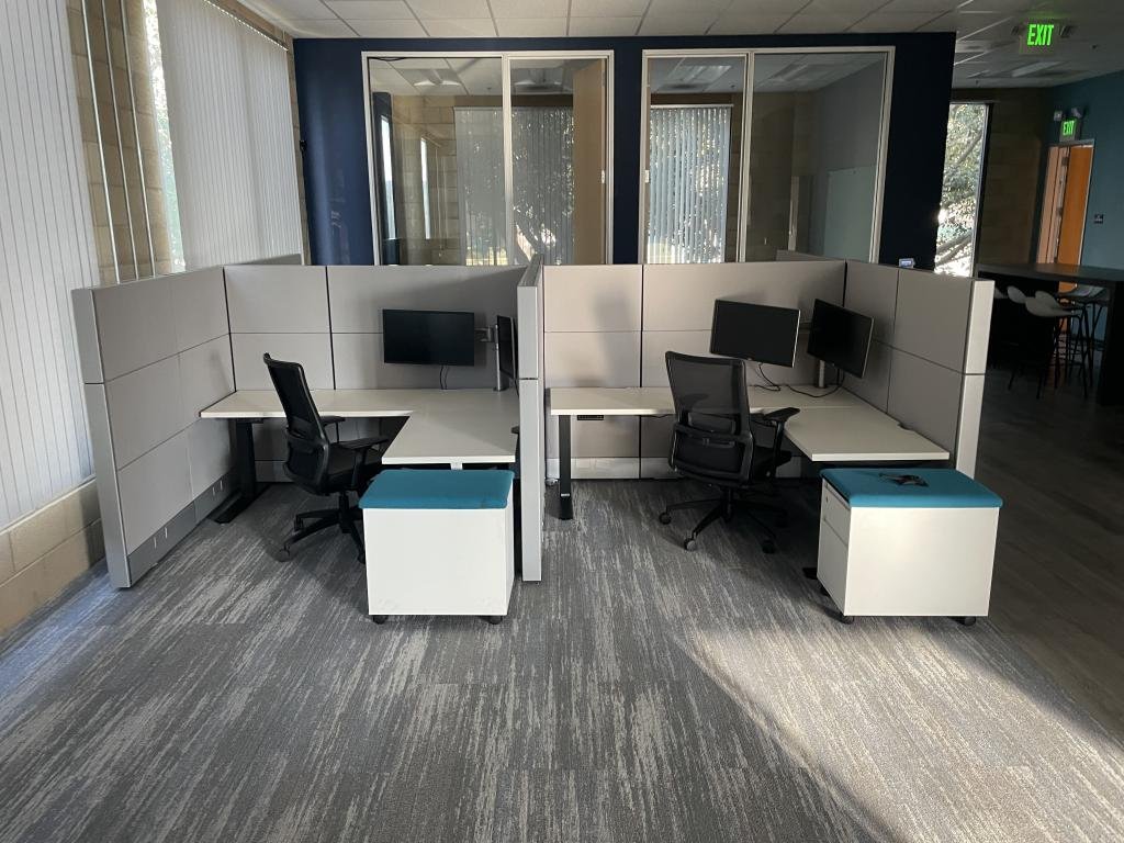 6x5x54T Herman Miller Ethospace in Silver
