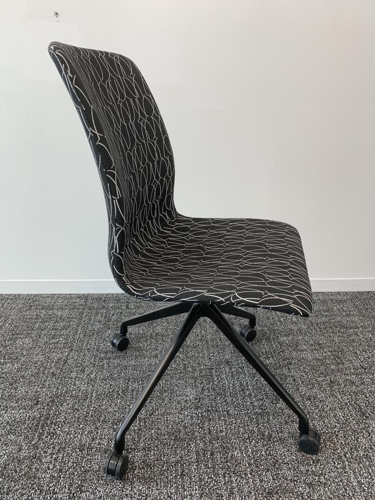 Knoll 4 Leg Bucket Chair Black and White