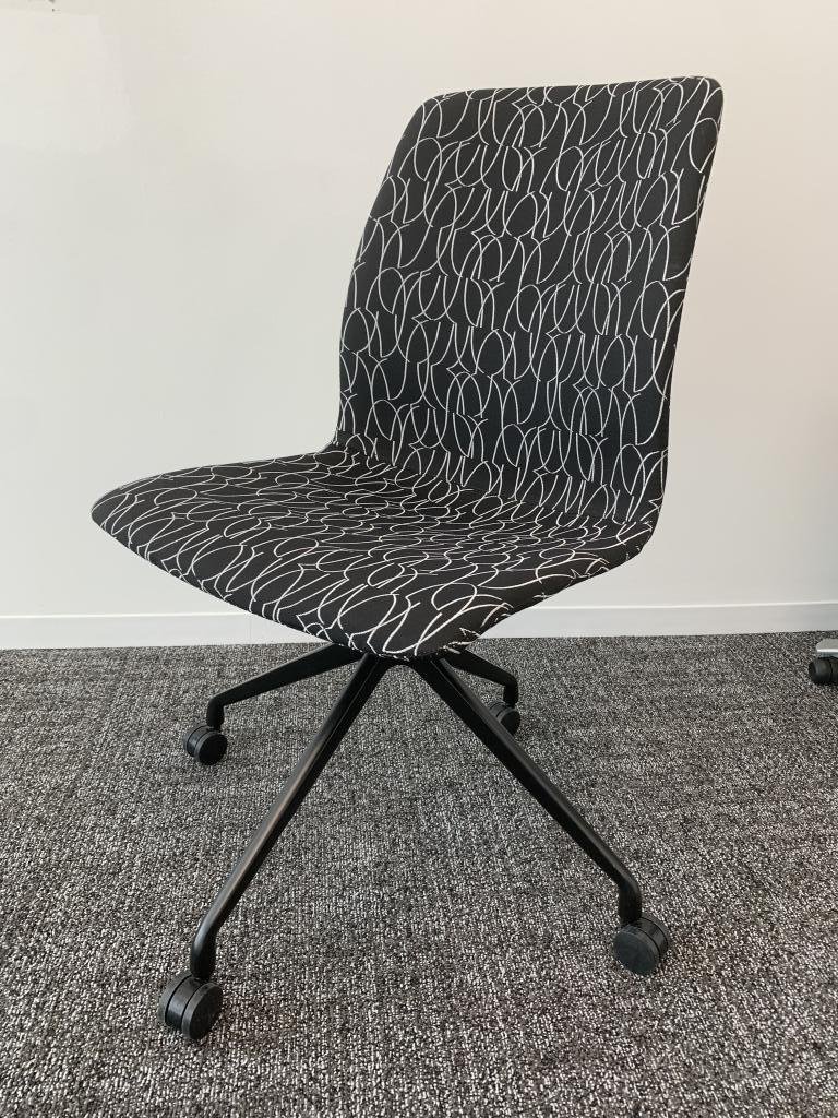 Knoll 4 Leg Bucket Chair Black and White