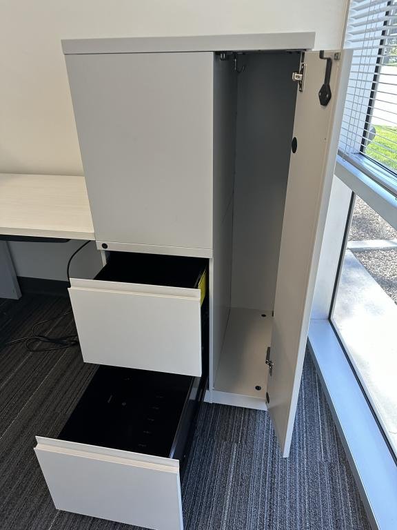 Knoll 6'x6' L Shape Height Adjustable Desk