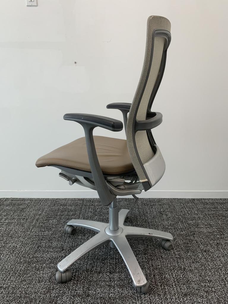 Knoll Life Mesh Back Leather Seating