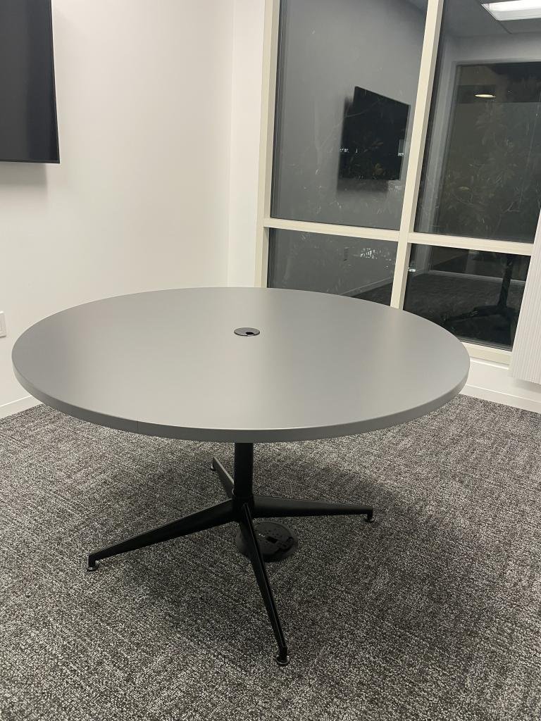 Knoll Studio 48in Grey round black base table