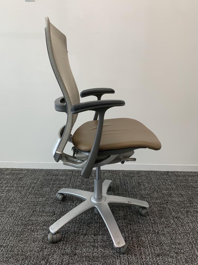 Knoll Life Mesh Back Leather Seating