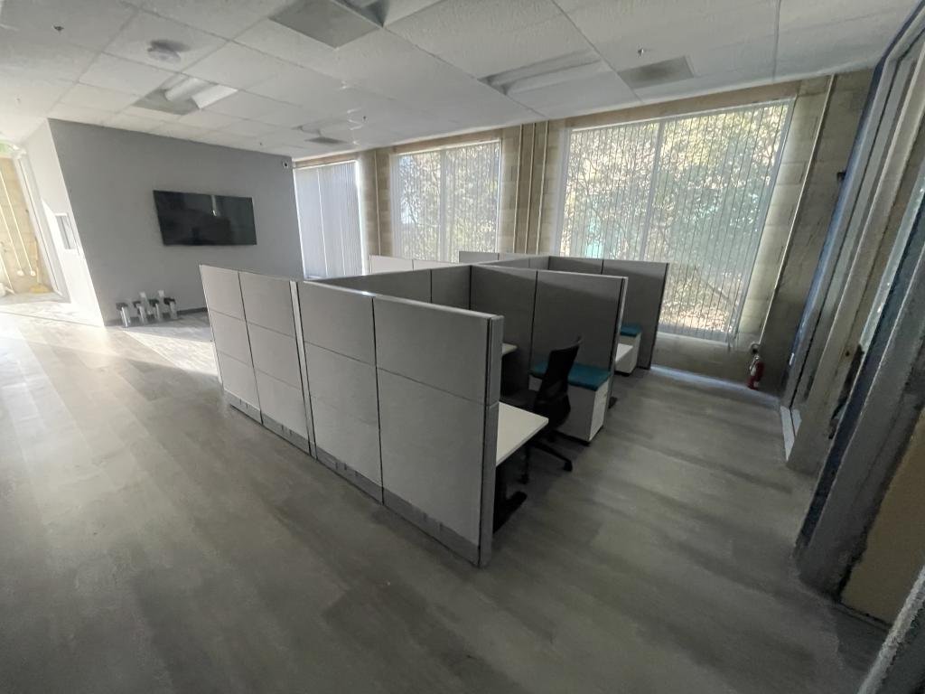 6x5x54T Herman Miller Ethospace in Silver