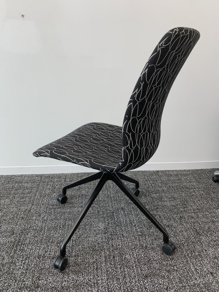 Knoll 4 Leg Bucket Chair Black and White