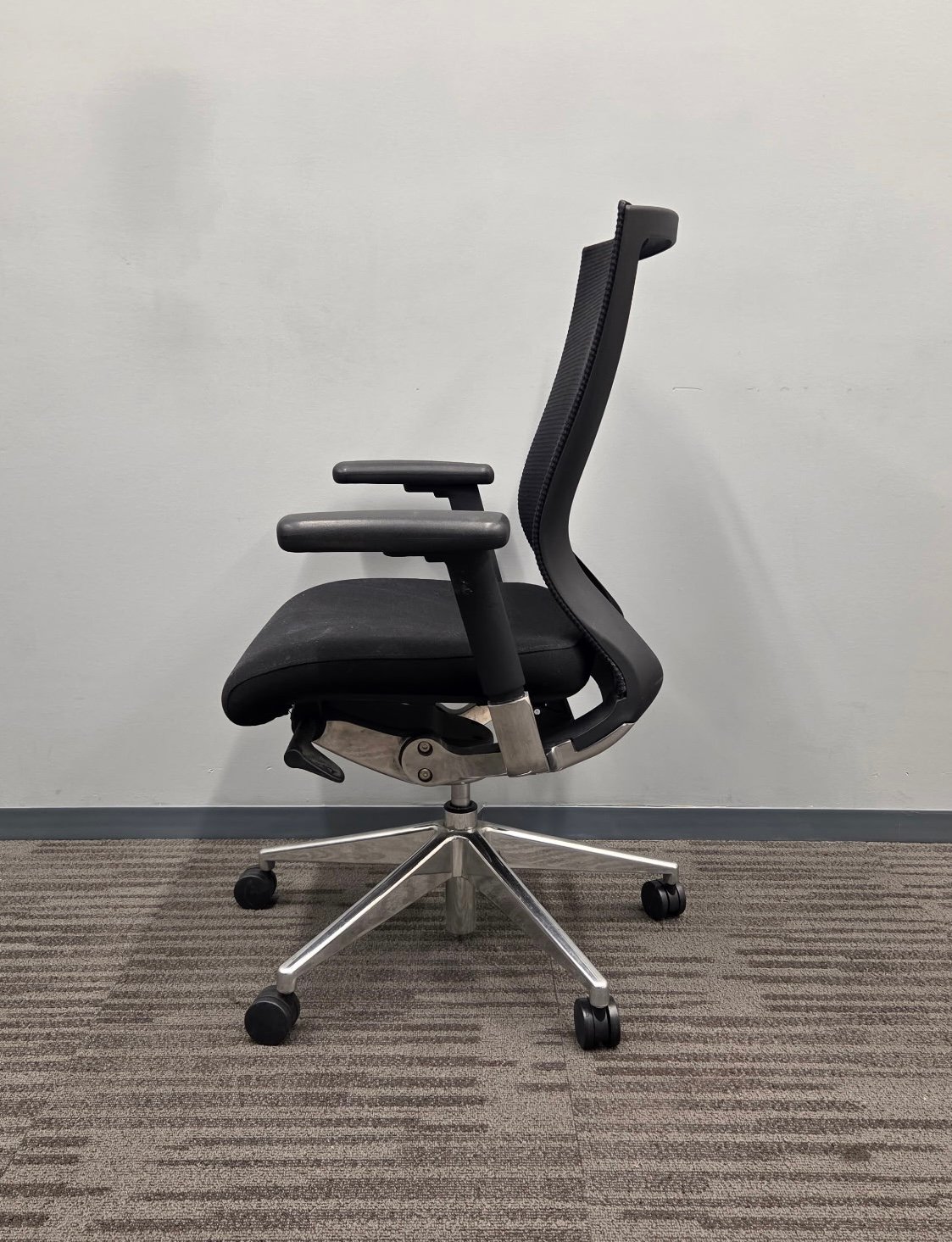 I-desk ergonomic chair chrome base black mesh fully loaded