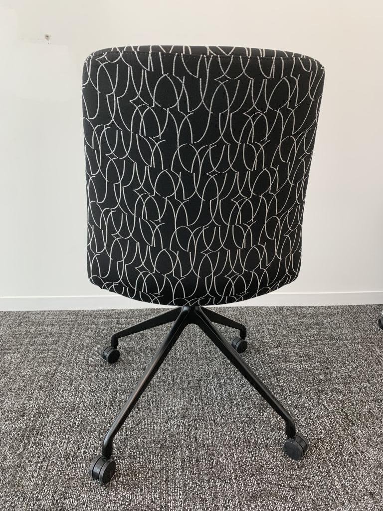 Knoll 4 Leg Bucket Chair Black and White