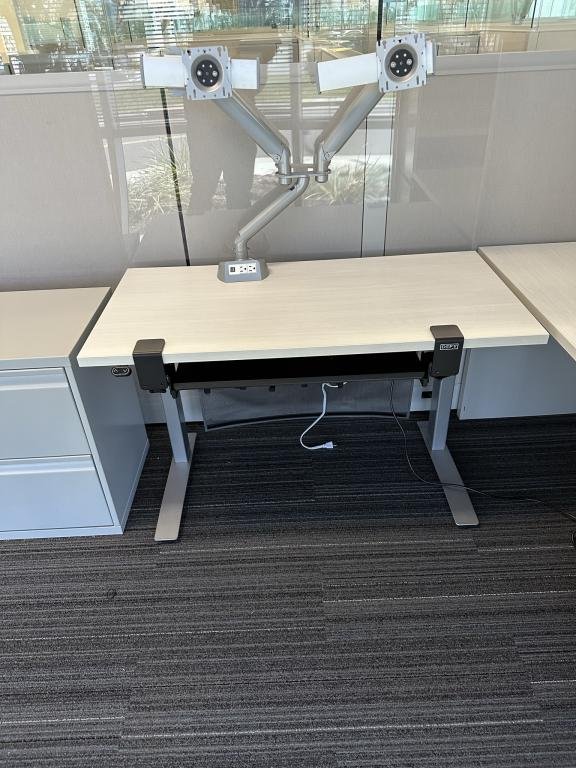 Knoll 6'x6' L Shape Height Adjustable Desk