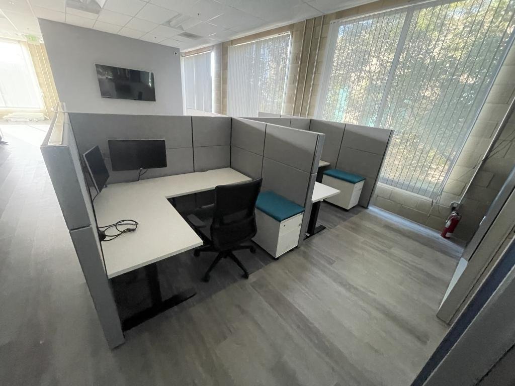 6x5x54T Herman Miller Ethospace in Silver