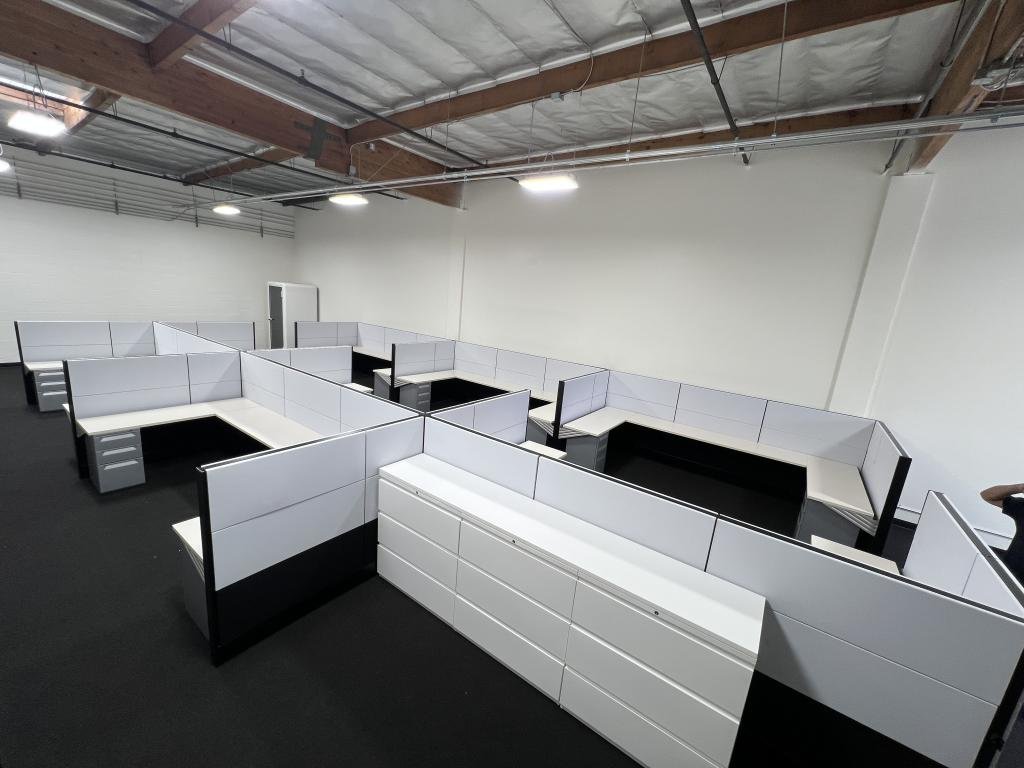 Black & White 6x6x54 Herman Miller Ethospace