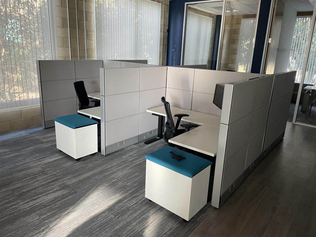 6x5x54T Herman Miller Ethospace in Silver