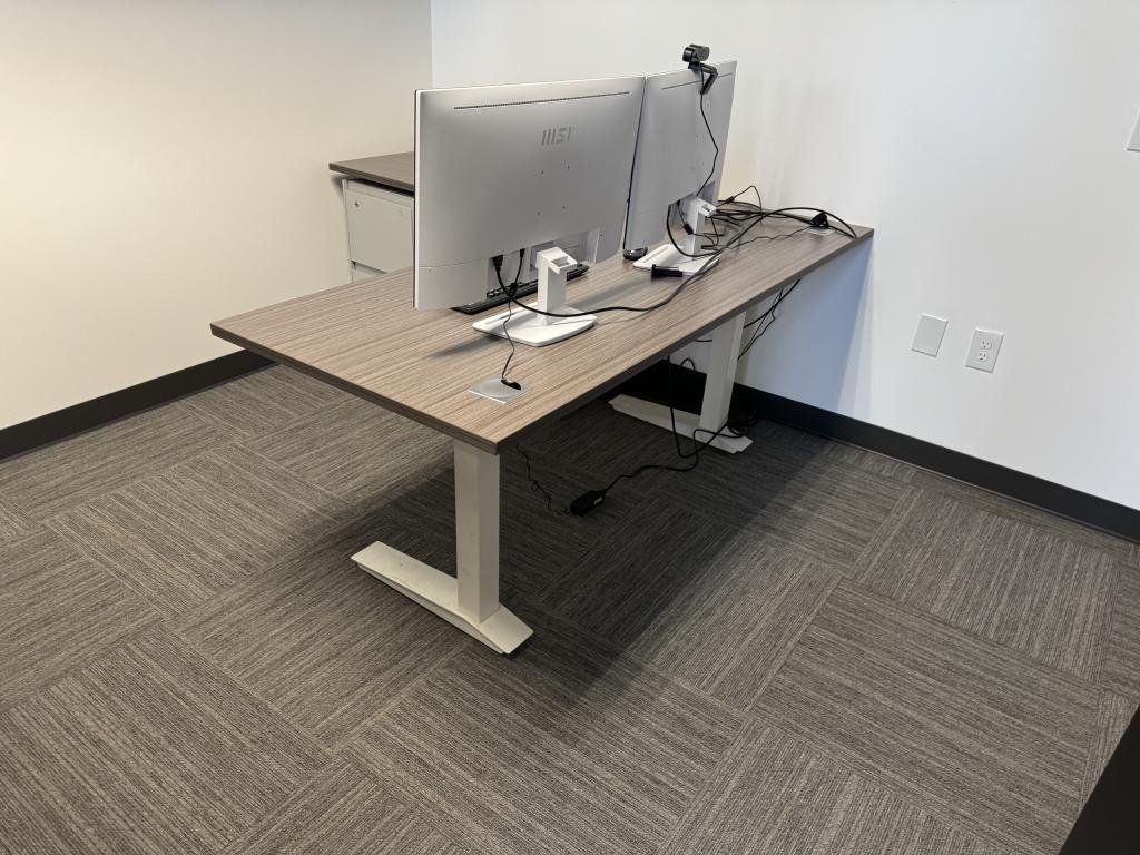 Haworth 6x6 White HAT table w/return & ped