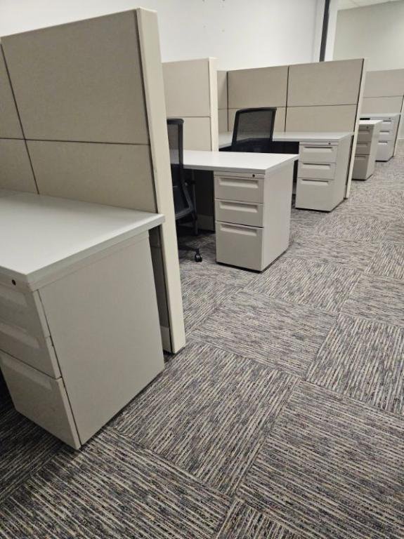 Herman Miller Ethospace 5x5x54 grey surface