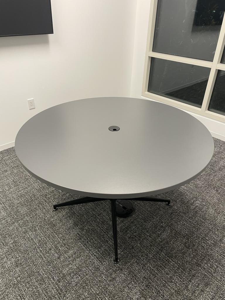 Knoll Studio 48in Grey round black base table