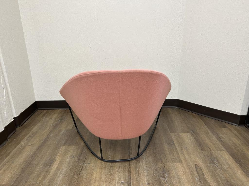 Arper Colina sled base nude Italian import