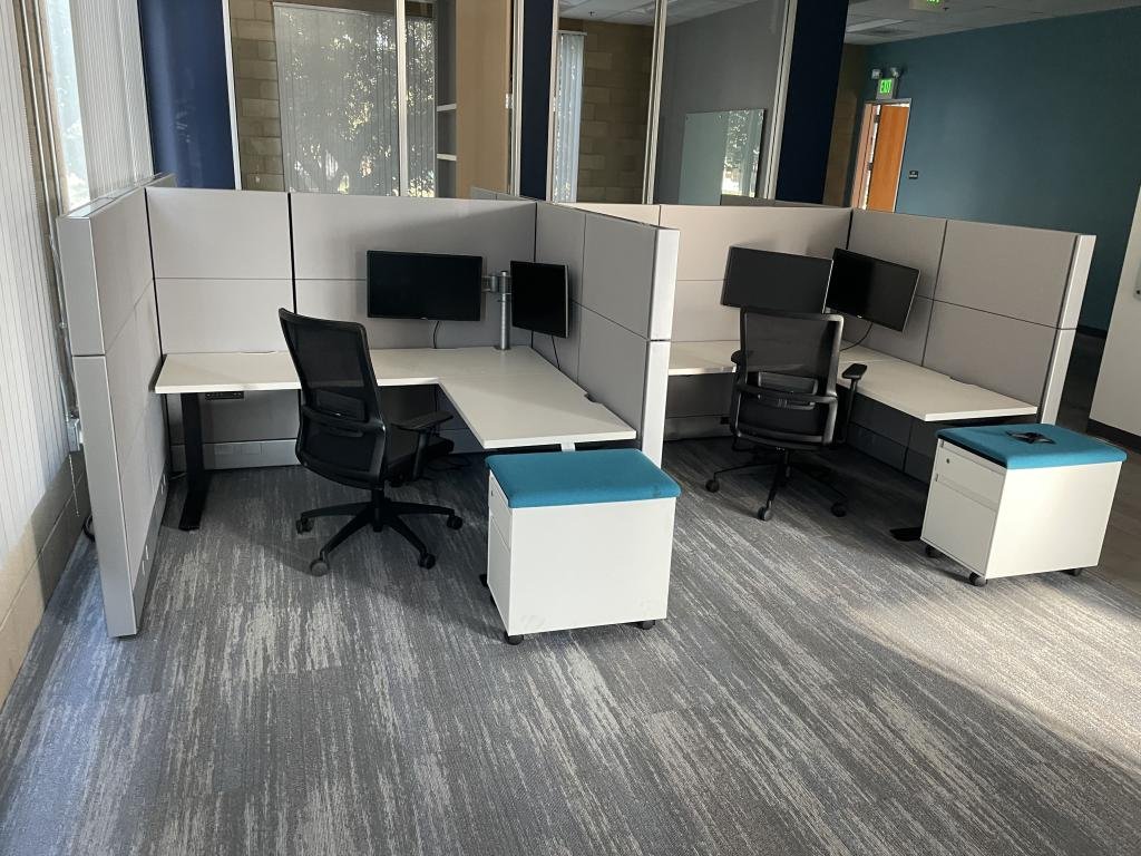 6x5x54T Herman Miller Ethospace in Silver