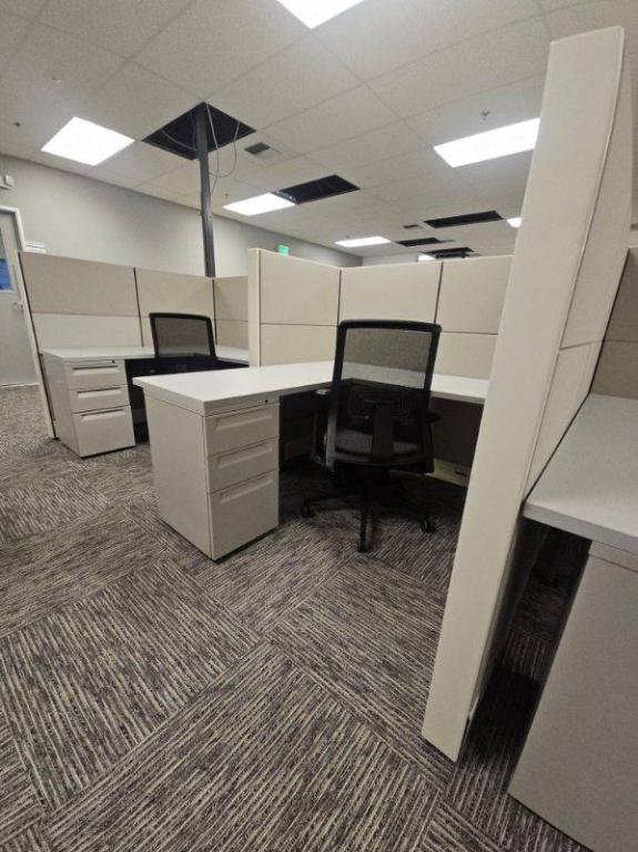 Herman Miller Ethospace 5x5x54 grey surface