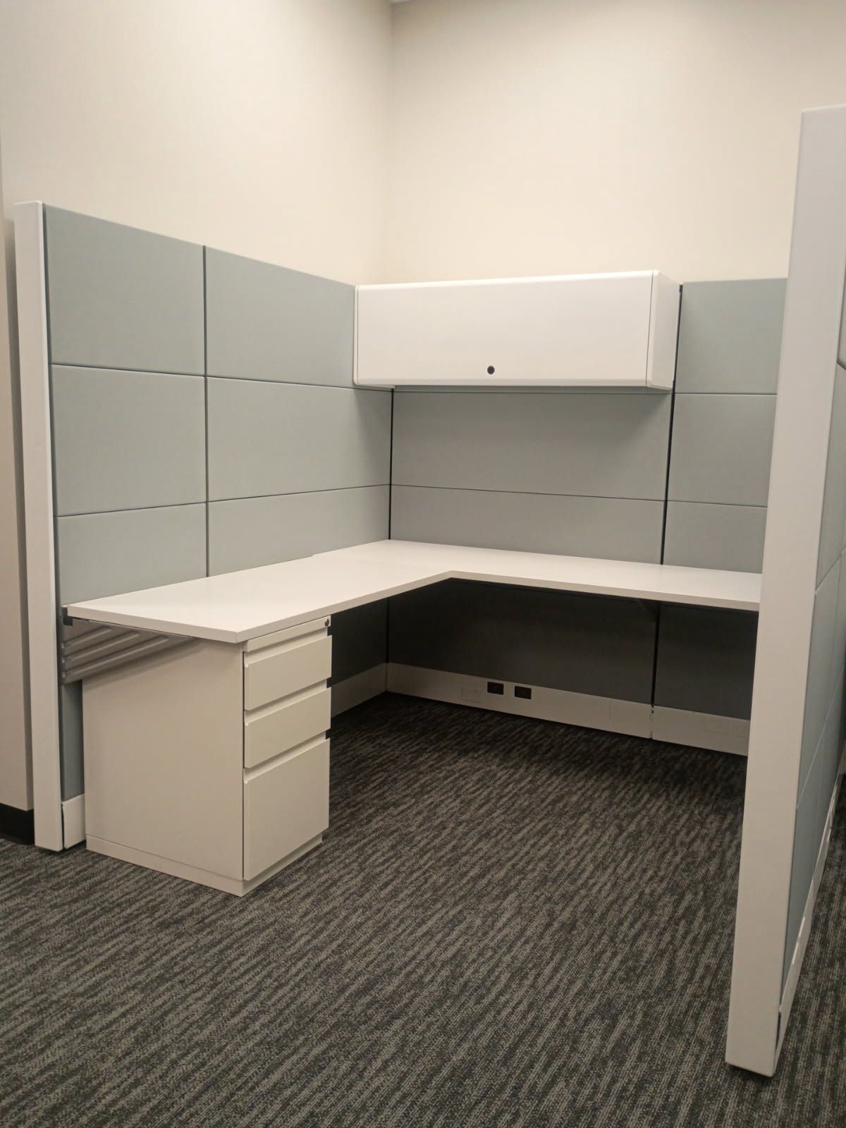 6x6x70 tall Herman miller Ethospace in light tones