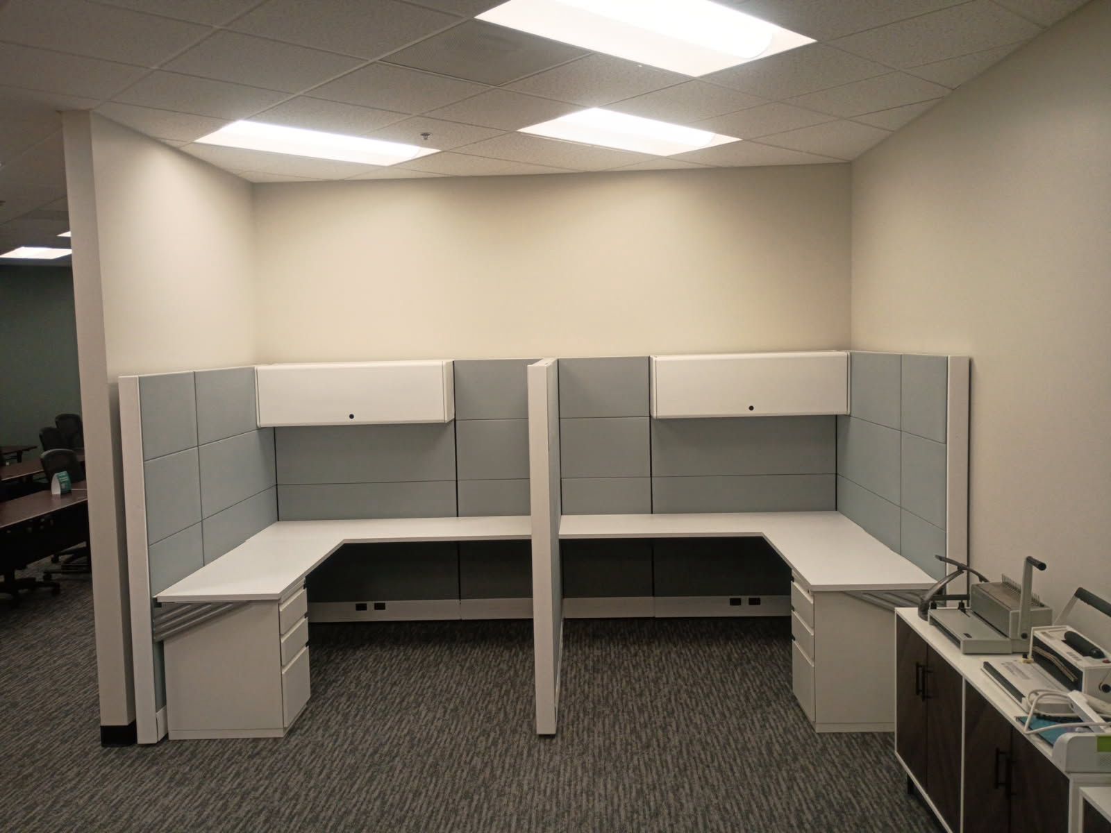 6x6x70 tall Herman miller Ethospace in light tones