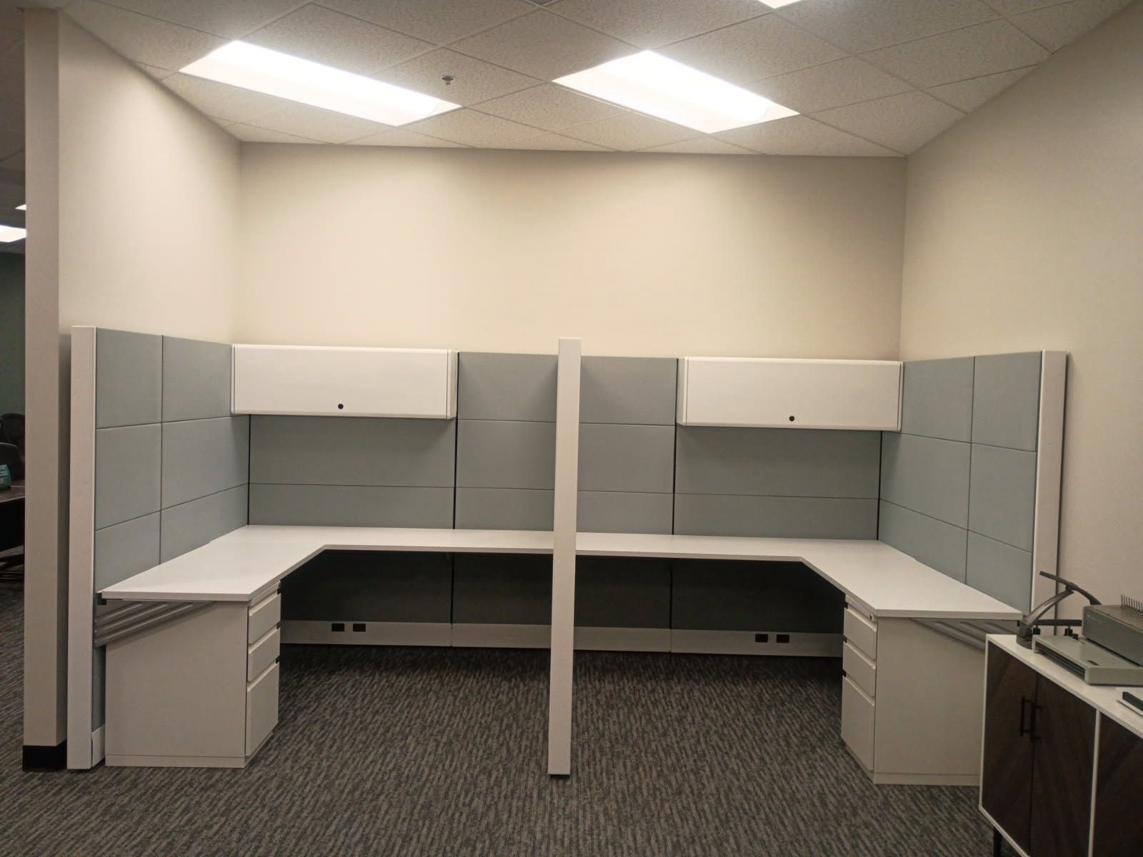 6x6x70 tall Herman miller Ethospace in light tones