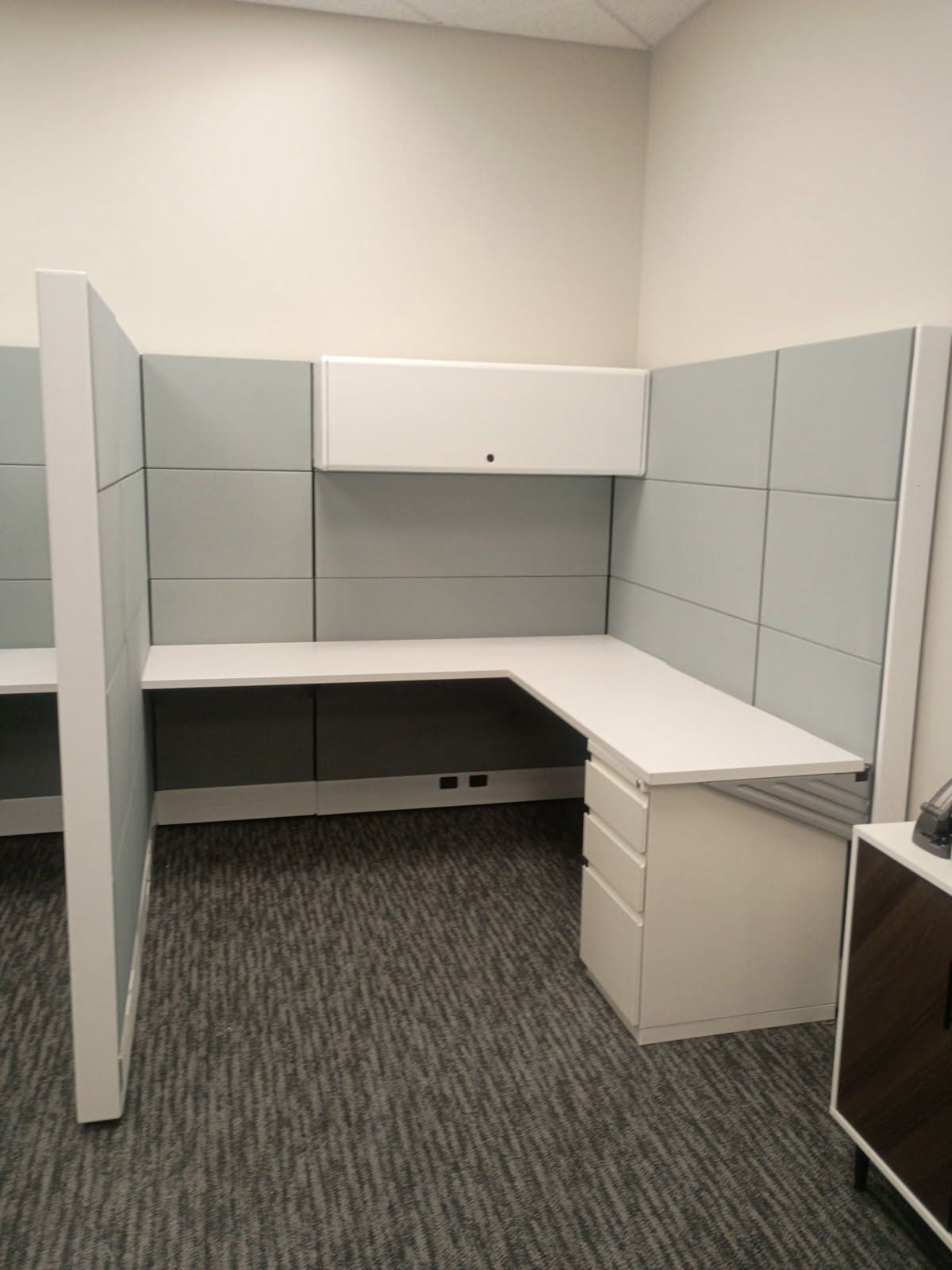 6x6x70 tall Herman miller Ethospace in light tones